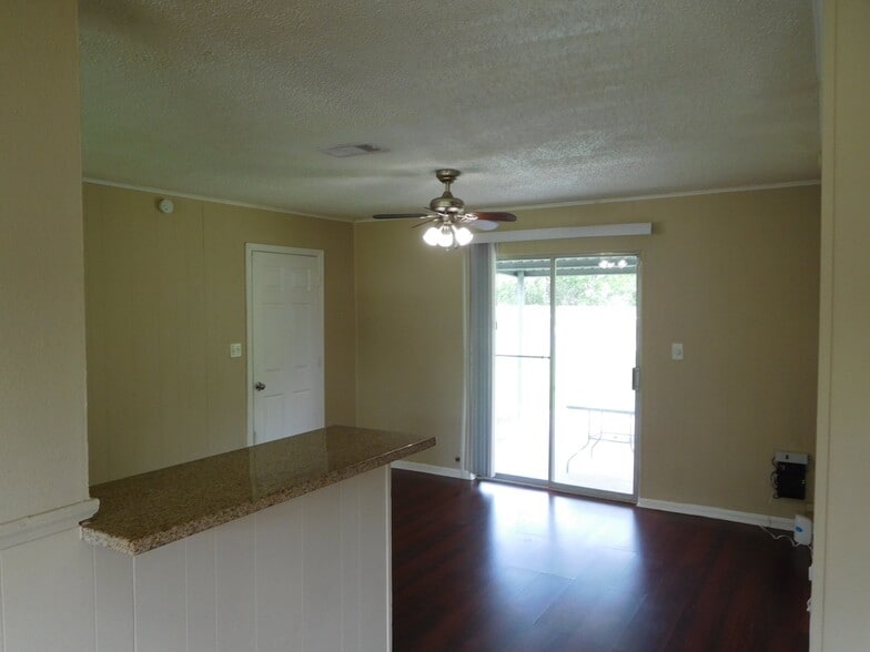 Building Photo - 714 Temple Cir