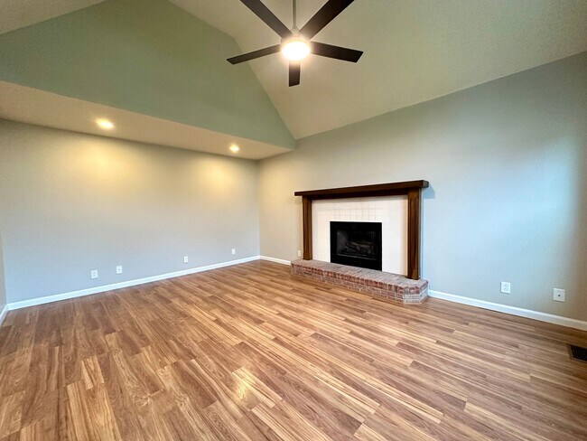 Building Photo - Stunning Single-Family Home with Plenty of...