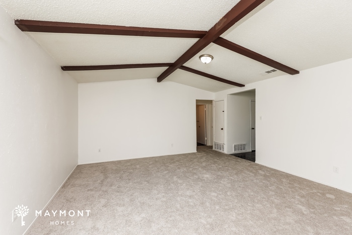 Building Photo - 1420 Palisades Dr