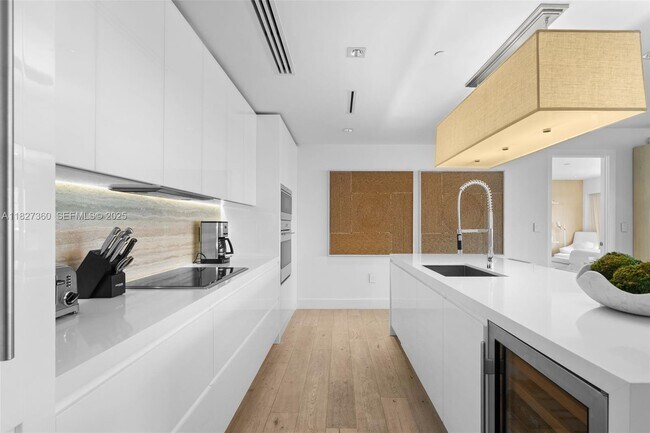 Building Photo - 102 24th St