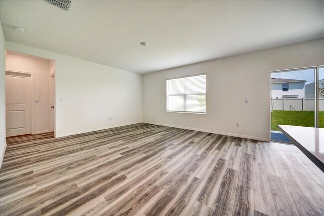 Building Photo - 10520 Farm Hl Ave