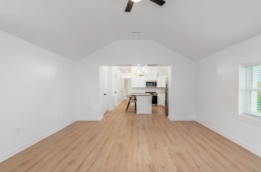 Building Photo - 165 W Jersey St
