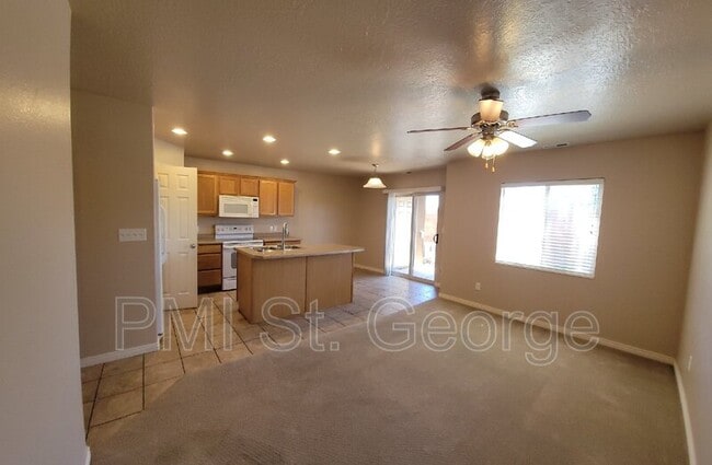 Building Photo - 3155 S Hidden Valley Dr