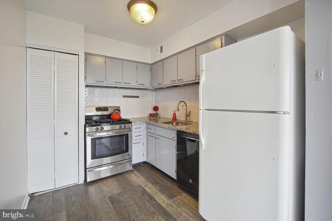 Building Photo - 4410 Oglethorpe St