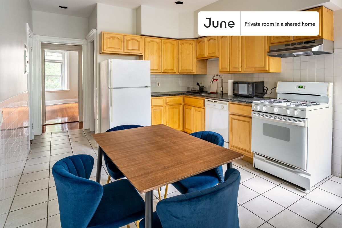 Building Photo - Room in Shared 4 bed/2 bath home in Brookline