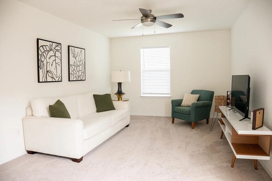 Building Photo - Room in House on Conestoga Wagon Way
