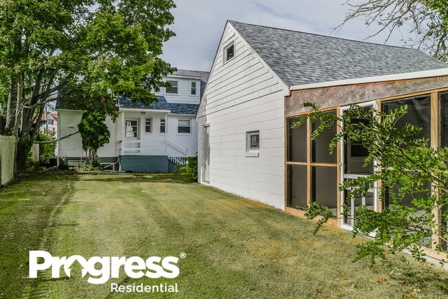 Building Photo - 1510 Shore Rd