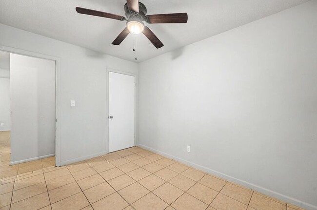 Building Photo - 911 S 10th St