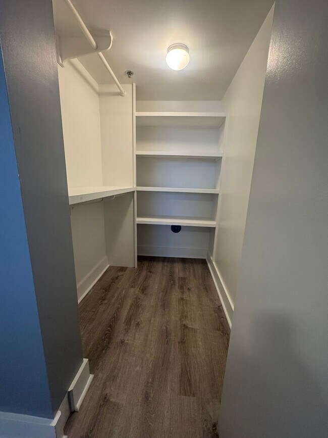 Building Photo - Lake Plaza: Available for EARLY MOVE-IN as...