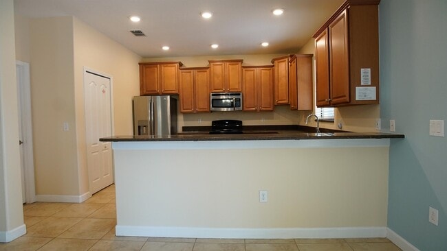 Building Photo - 1528 Moon Valley Dr