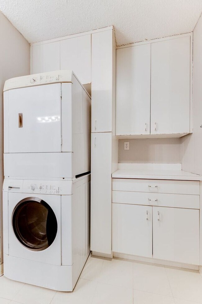 Building Photo - Terraceview Townhome