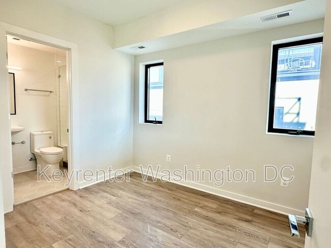 Building Photo - 1460 Belmont St NW