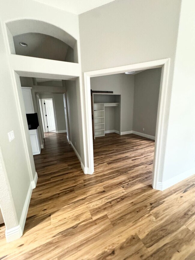 Building Photo - Beautiful Stylish South Reno Home