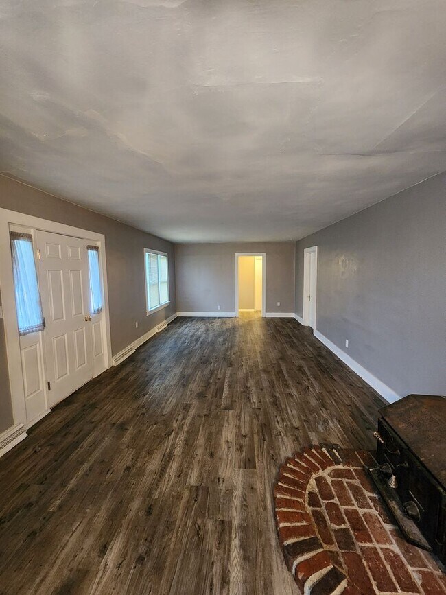 Building Photo - 612 S 8th St