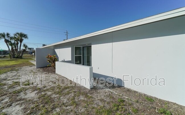Building Photo - 2139 Couver Dr