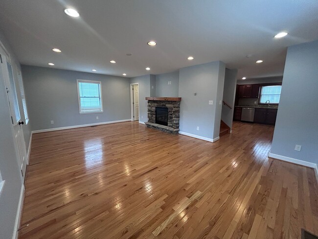 Building Photo - Modern Boone Home | Double Primary Suites | Walk to New Market, Watauga High & the AppalCART