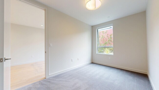 Building Photo - 606 Capp St