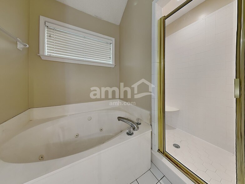 Building Photo - 4946 Rivercrest Ln