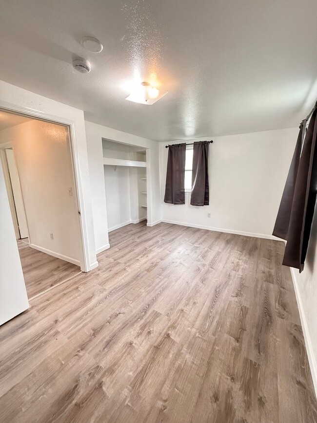 Building Photo - 313 N. "E"