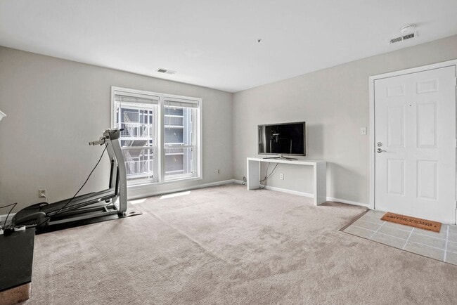 Building Photo - 3178 Summit Square Dr