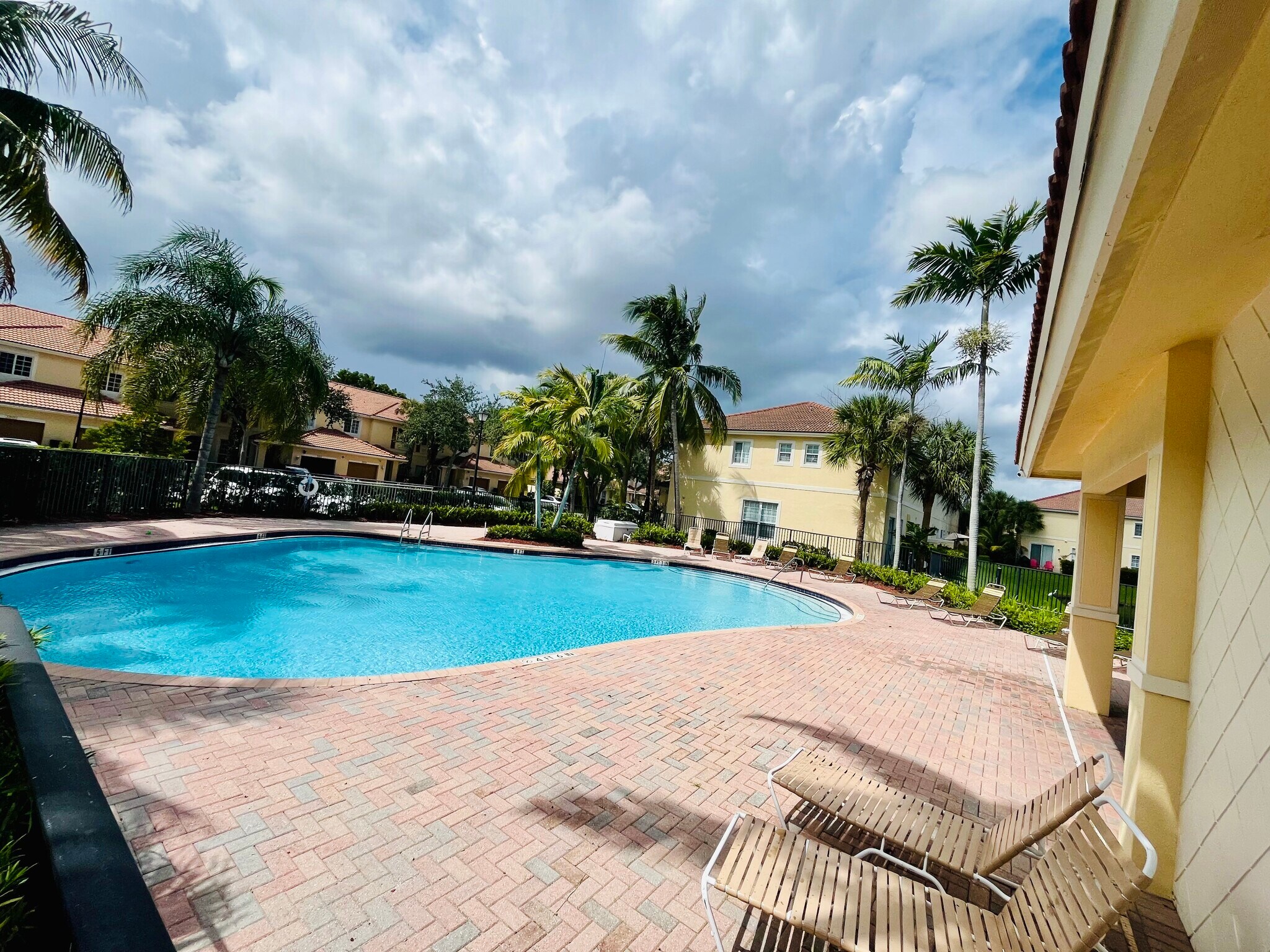 pool - 3161 NW 33rd St