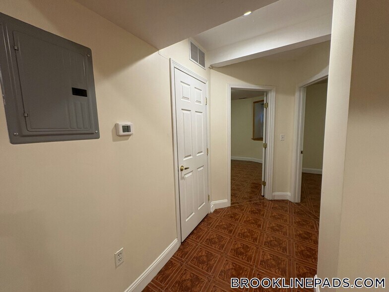 Building Photo - 191 Winthrop Rd