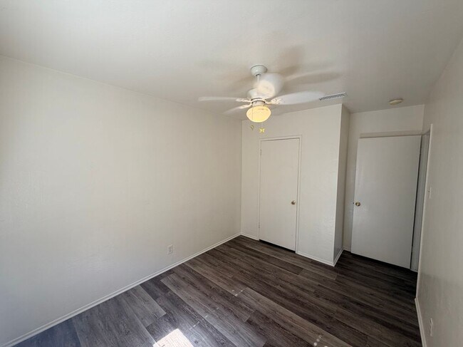 Building Photo - 6350 E Barbanell St