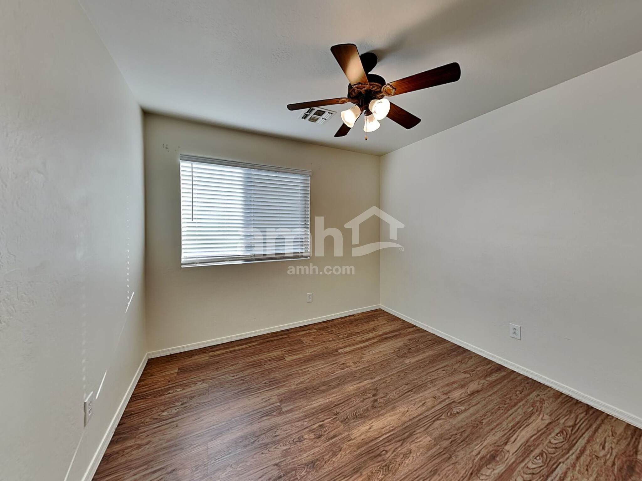 Building Photo - 15827 W Monroe St