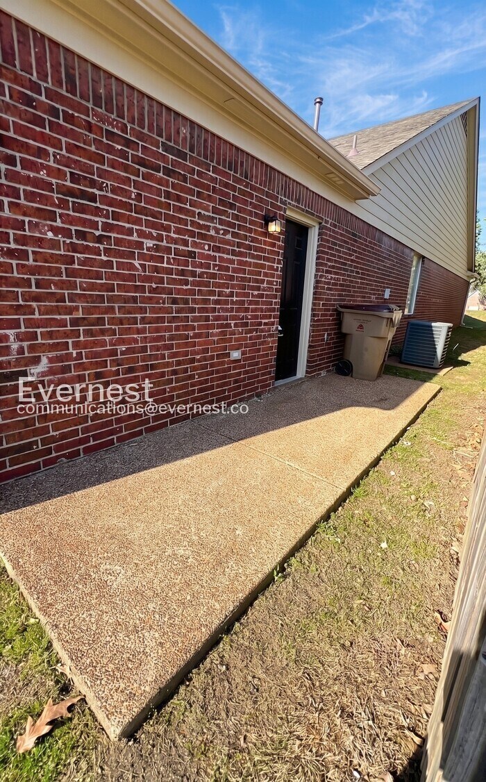 Building Photo - 1224 Whitten Rd