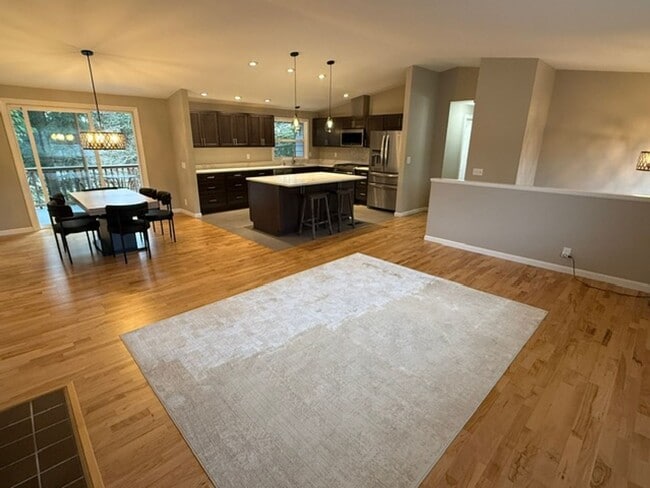 Building Photo - UPDATED 4 BED, 3 BATH KIRKLAND HOUSE FOR RENT AVAILABLE NOW!