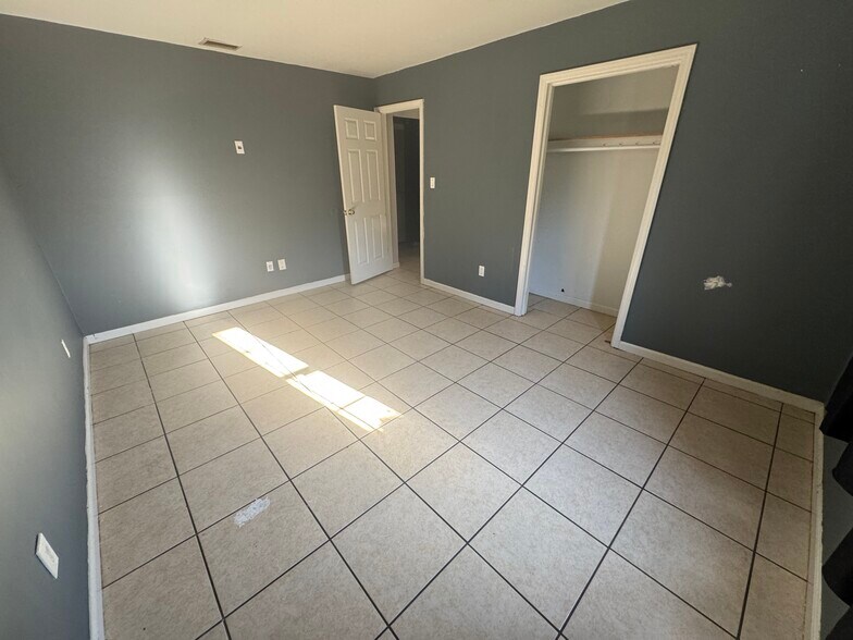 Building Photo - 1924 Nekoma Ct