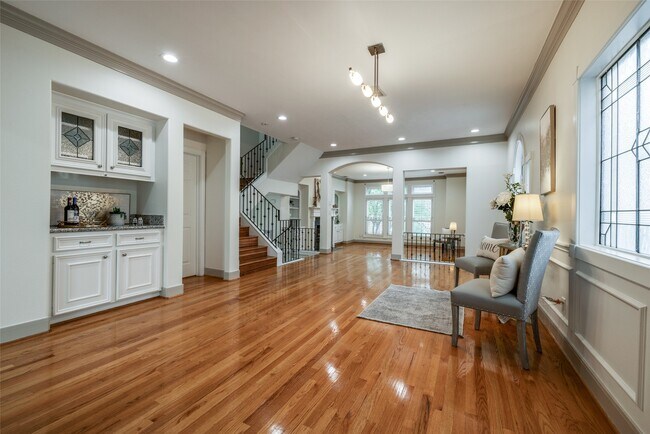 Building Photo - 2019 Morse St