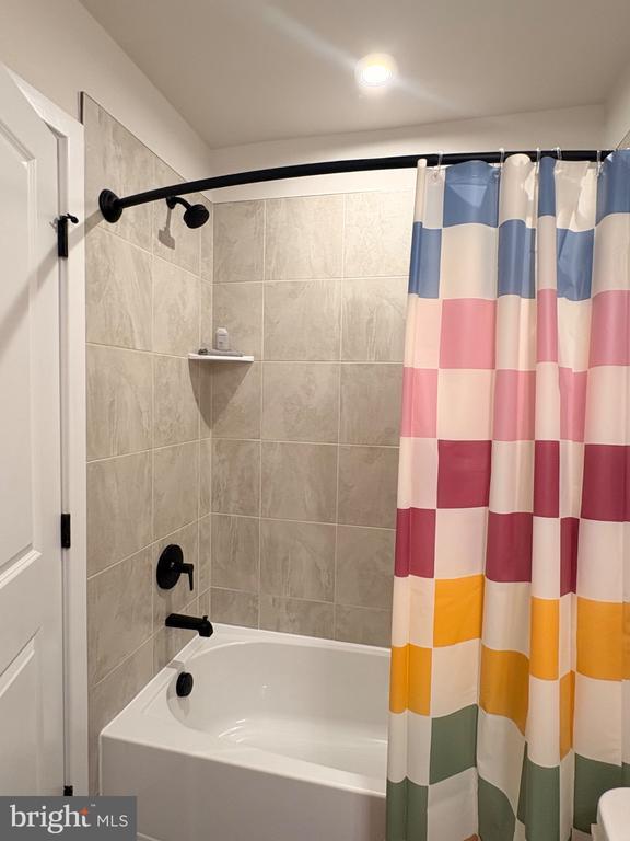 Building Photo - 736 Watts St