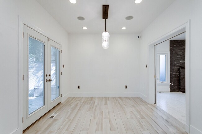 Building Photo - 4611 Charleston Terrace NW