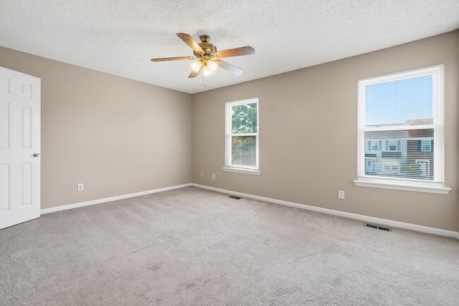 Building Photo - 5260 Settlers Park Dr