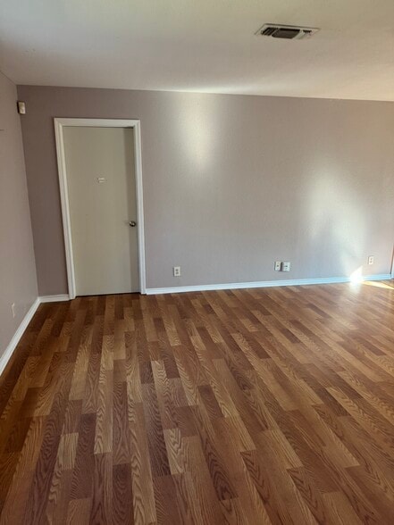 Building Photo - 1060 Richmond Dr