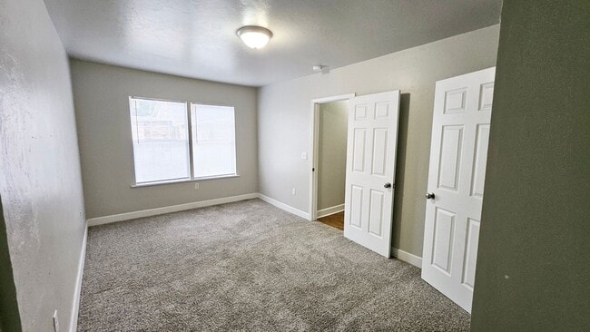 Building Photo - Cute One Bedroom Near Plaza!