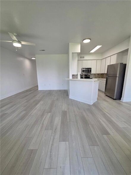 Building Photo - 878 Marina Dr