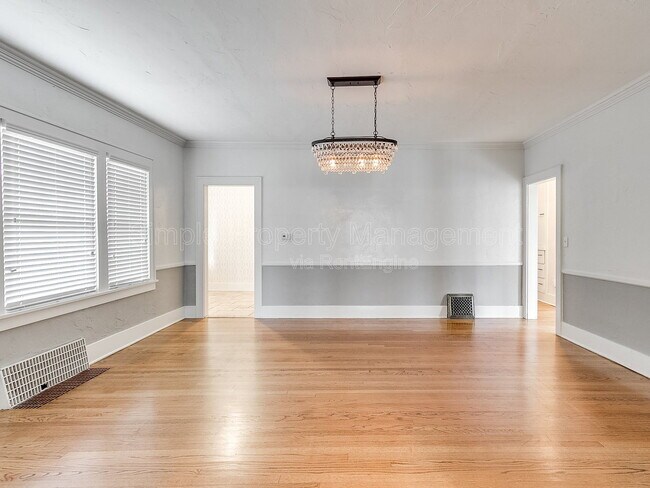 Building Photo - 2005 NW 18th St