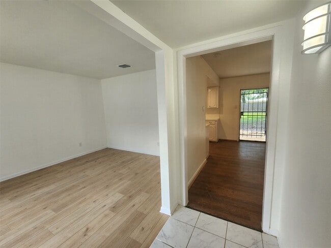 Building Photo - 1602 W Gulf Bank Rd