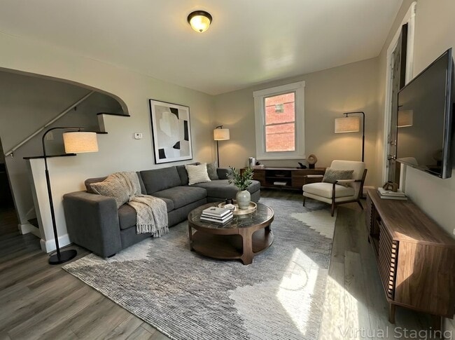 Building Photo - 2Bed/1Bath End Unit Townhouse in Clairton