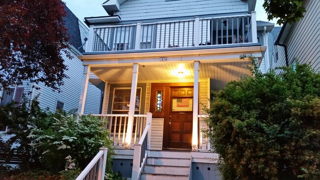 Front of House - 1676 N Astor St