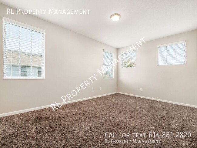 Building Photo - Spacious 4 bedroom 2 bathroom condo in Lew...