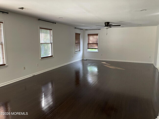 Building Photo - 15 Hope Dr