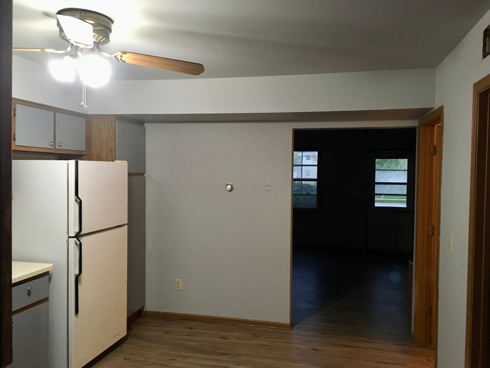 Building Photo - 425 E Monroe Ave