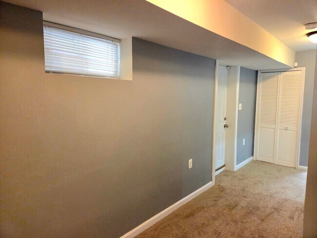 Building Photo - Lovely 3 BR/2.5 BA Single-Family Home in O...
