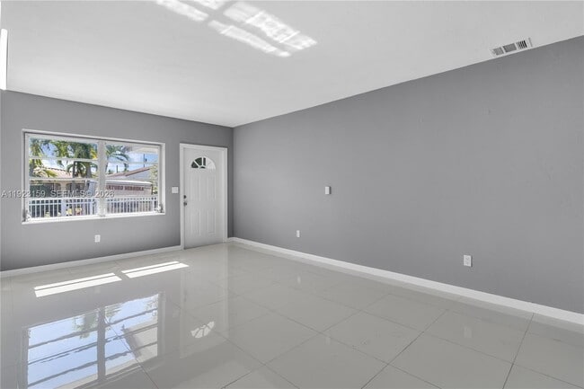 Building Photo - 2221 SW 13th St