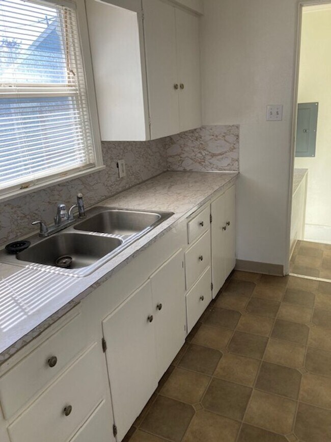 Building Photo - Coming Soon !2 bedroom, one bath home in Caldwell