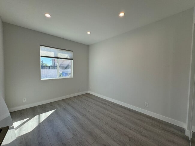 Building Photo - All New 1 bedroom 1 bath ADU with a Private Yard Ready to move in