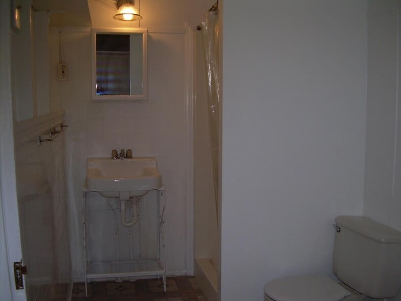 Building Photo - 5507 Reiger Ave